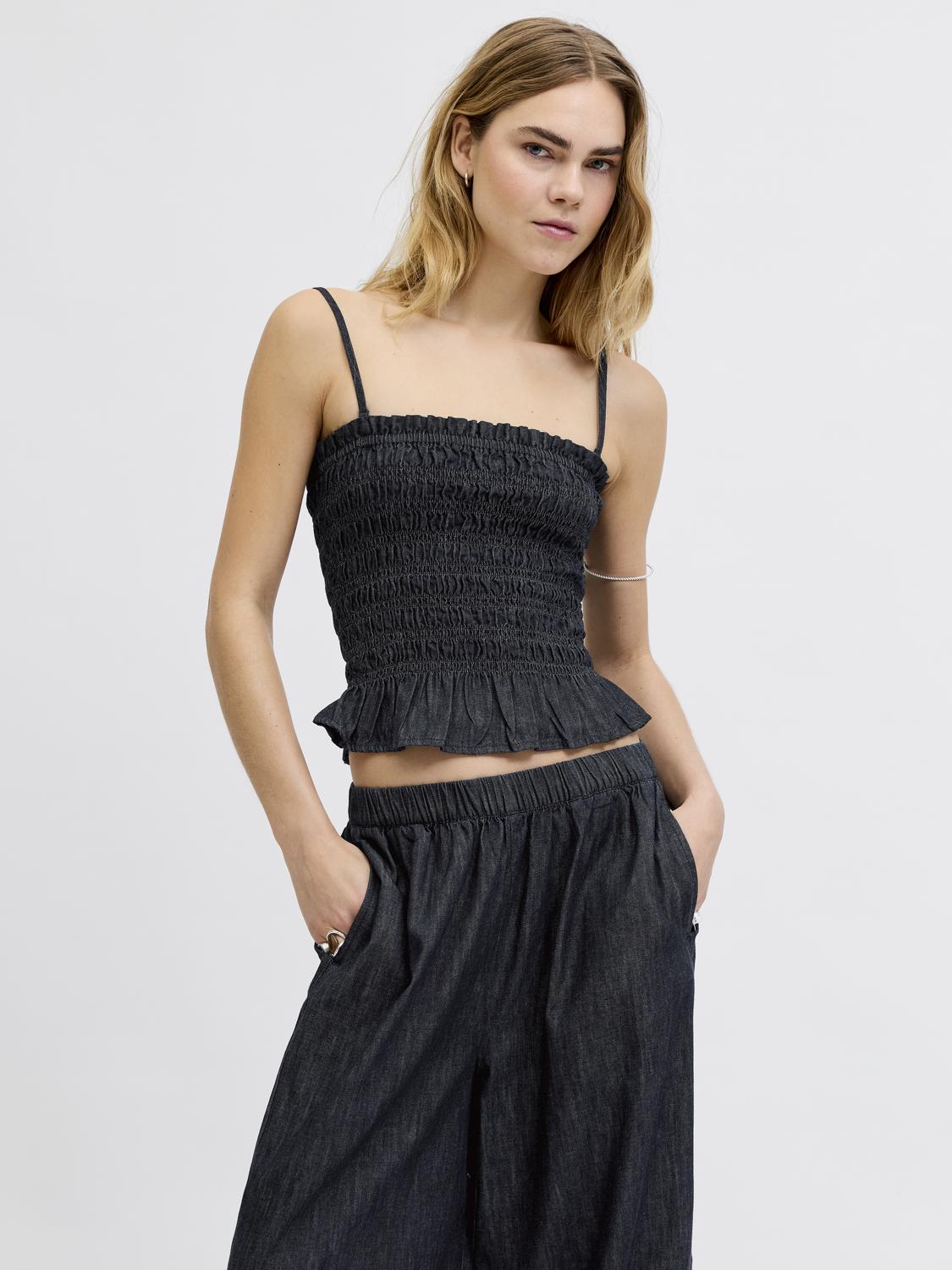 model_shot-front